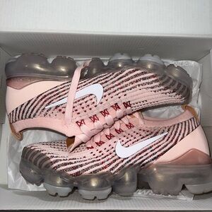 Light pink cream beige women vapormax nike shoes, worn 3 times, like new